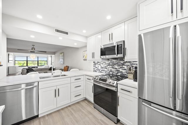 6061 Balboa Circle 403, Boca Raton, FL 33433