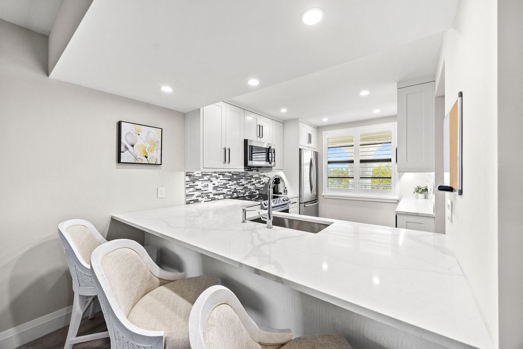 6061 Balboa Circle 403, Boca Raton, FL 33433