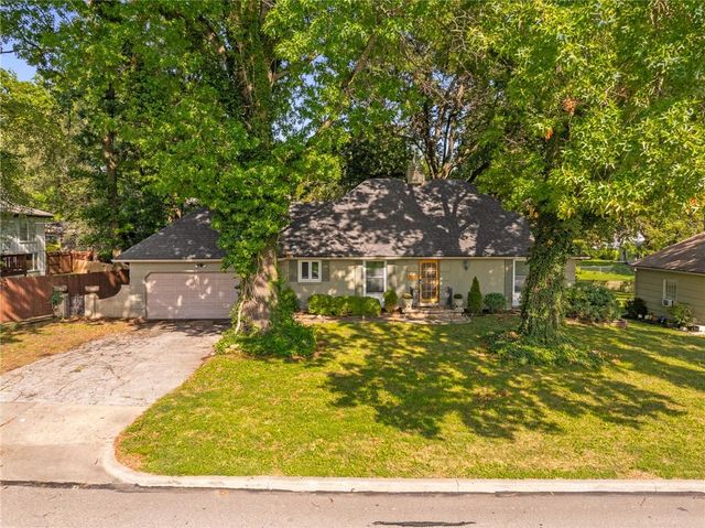 8505 Ward Parkway, Kansas City, MO 64114
