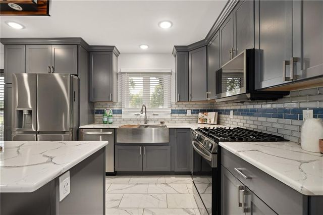 8505 Ward Parkway, Kansas City, MO 64114