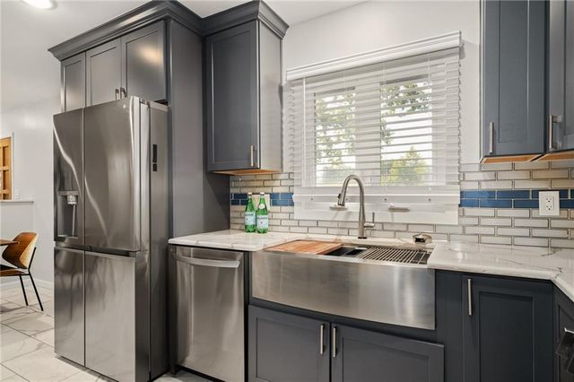 8505 Ward Parkway, Kansas City, MO 64114