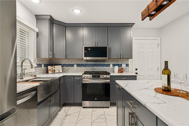 8505 Ward Parkway, Kansas City, MO 64114