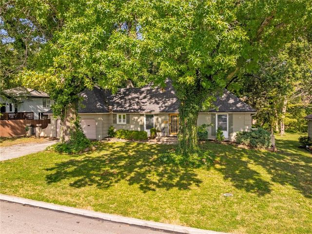 8505 Ward Parkway, Kansas City, MO 64114