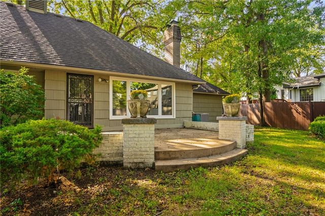 8505 Ward Parkway, Kansas City, MO 64114