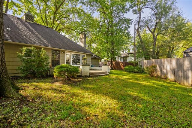 8505 Ward Parkway, Kansas City, MO 64114