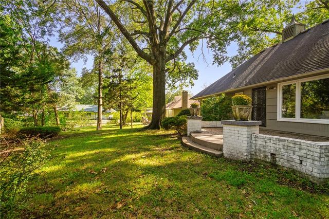 8505 Ward Parkway, Kansas City, MO 64114
