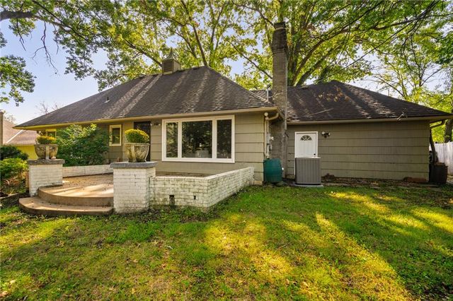 8505 Ward Parkway, Kansas City, MO 64114