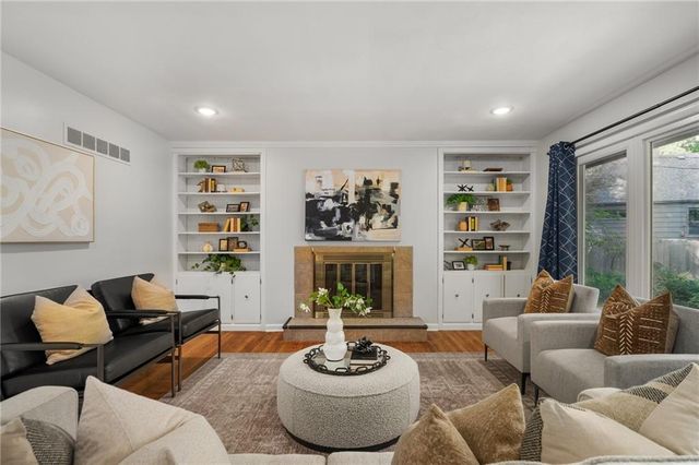 8505 Ward Parkway, Kansas City, MO 64114