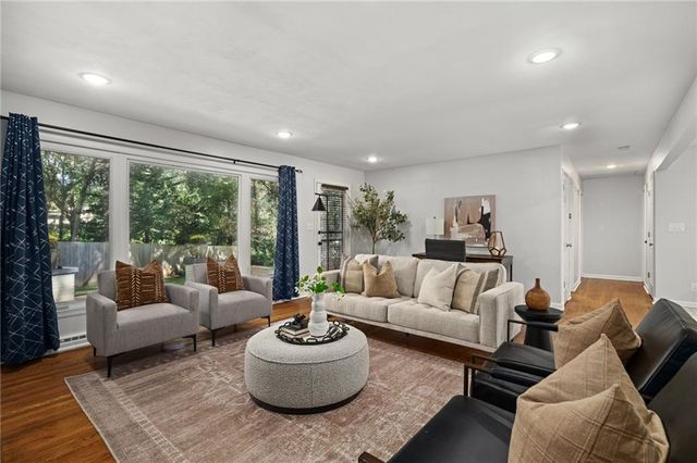 8505 Ward Parkway, Kansas City, MO 64114