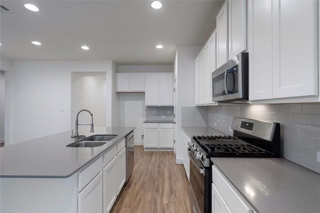 2304 Littleleaf LN, Leander, TX 78641