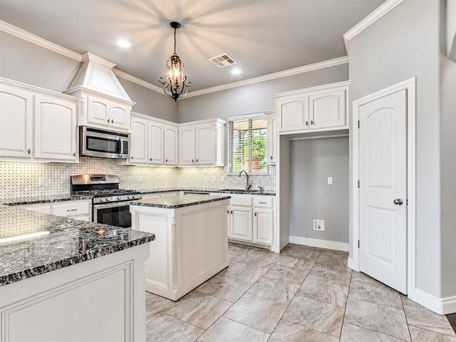 921 Siena Springs Drive, Norman, OK 73071
