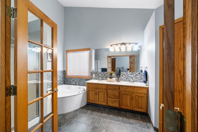 2507 N Cranbrook Ct, Wichita, KS 67226