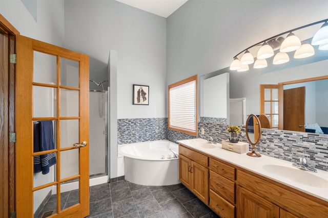 2507 N Cranbrook Ct, Wichita, KS 67226