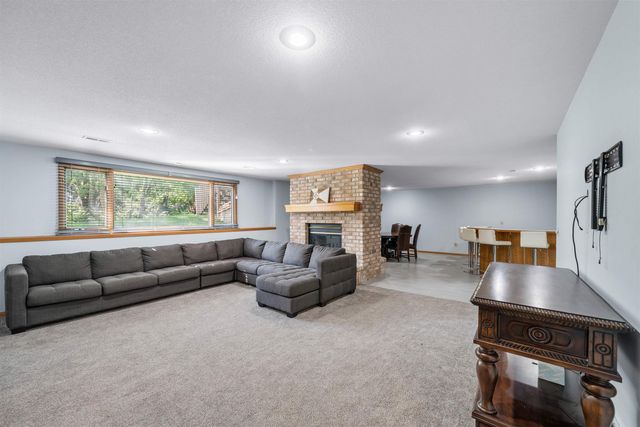 2507 N Cranbrook Ct, Wichita, KS 67226