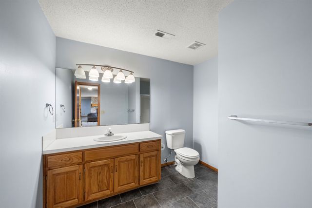 2507 N Cranbrook Ct, Wichita, KS 67226