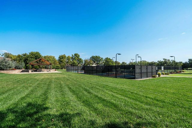 2507 N Cranbrook Ct, Wichita, KS 67226