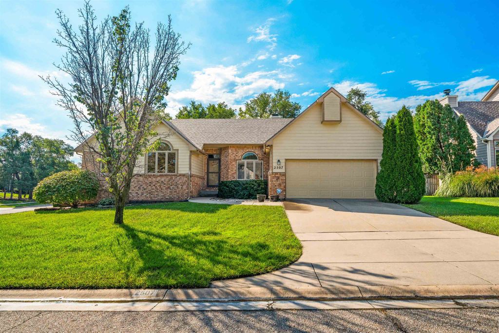 2507 N Cranbrook Ct, Wichita, KS 67226