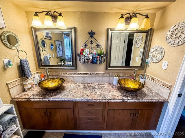 300490 E 1800 Road, Duncan, OK 73533