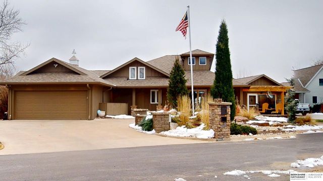 106 Abbey Landing, Valley, NE 68064