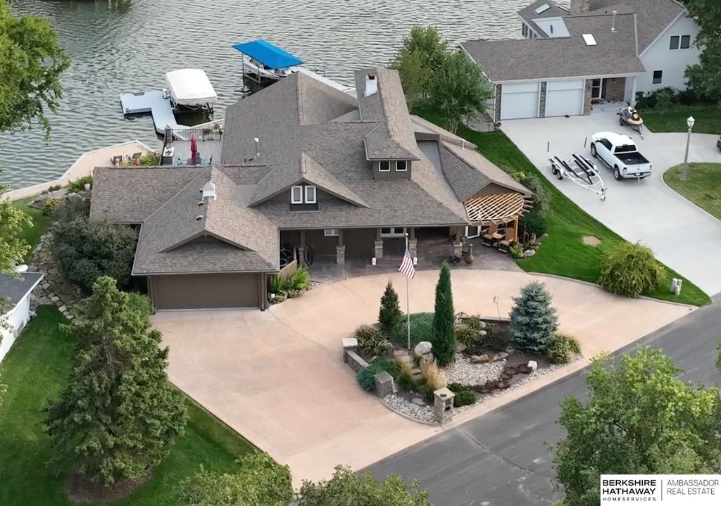106 Abbey Landing, Valley, NE 68064