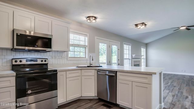 15420 Beckley Hills Dr, Louisville, KY 40245