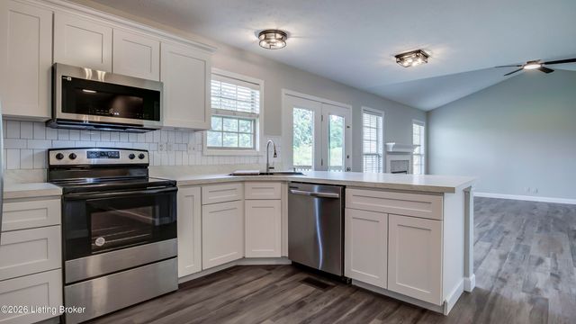 15420 Beckley Hills Dr, Louisville, KY 40245