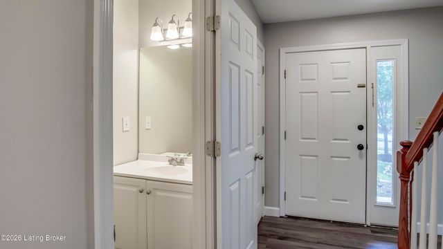 15420 Beckley Hills Dr, Louisville, KY 40245
