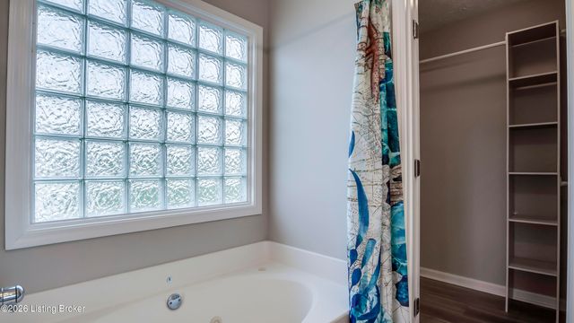 15420 Beckley Hills Dr, Louisville, KY 40245
