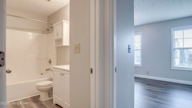15420 Beckley Hills Dr, Louisville, KY 40245