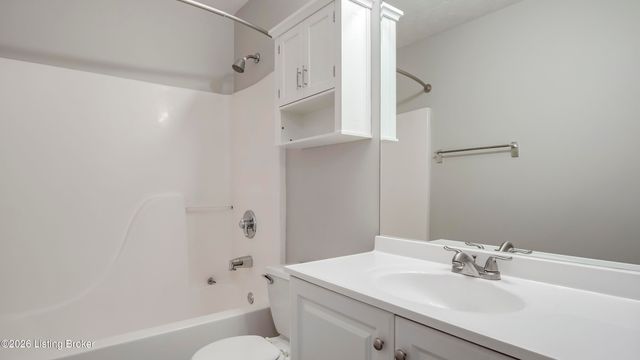 15420 Beckley Hills Dr, Louisville, KY 40245