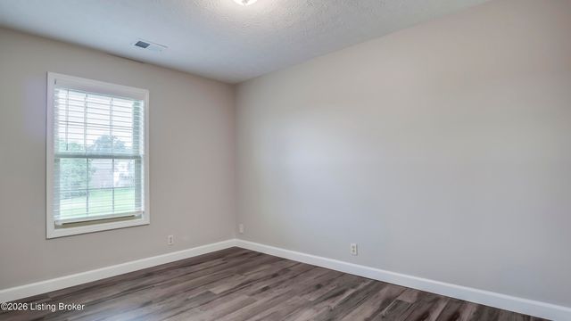 15420 Beckley Hills Dr, Louisville, KY 40245