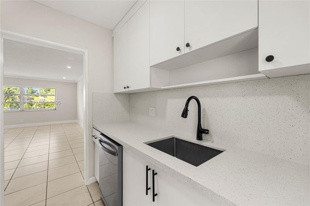 5420 Hollywood Blvd 203, Hollywood, FL 33021