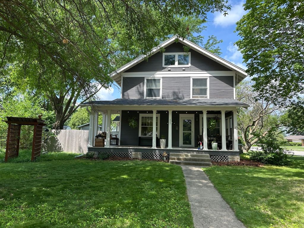 522 N 7th Avenue, Winterset, IA 50273
