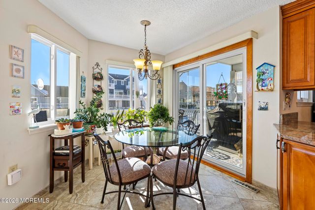 47 Henry Drive, Manahawkin, NJ 08050