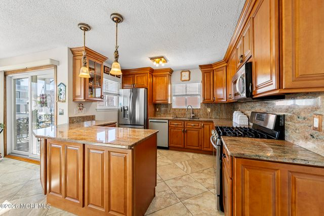 47 Henry Drive, Manahawkin, NJ 08050