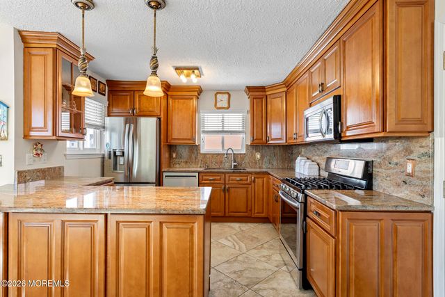 47 Henry Drive, Manahawkin, NJ 08050