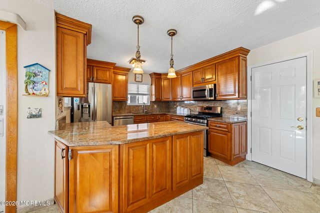 47 Henry Drive, Manahawkin, NJ 08050