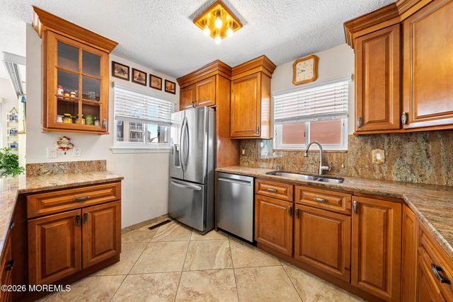 47 Henry Drive, Manahawkin, NJ 08050