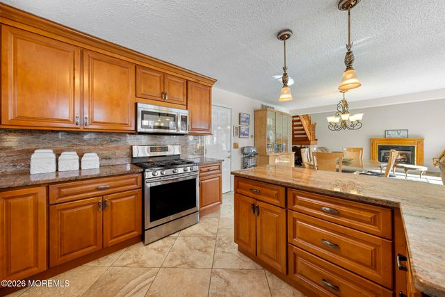 47 Henry Drive, Manahawkin, NJ 08050