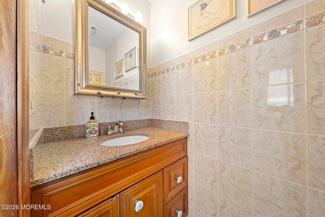 47 Henry Drive, Manahawkin, NJ 08050