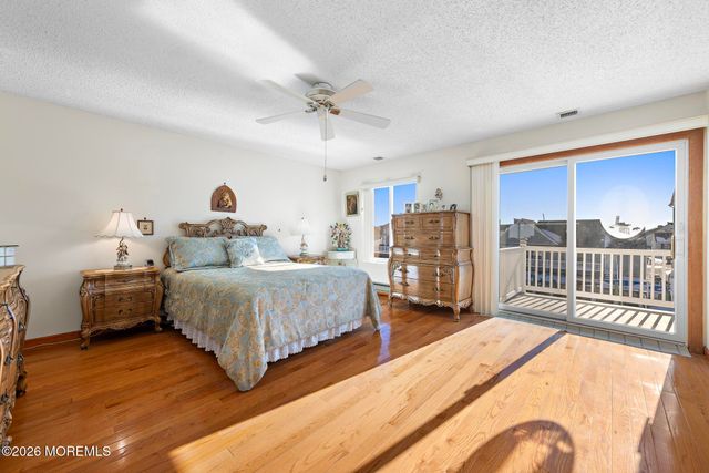 47 Henry Drive, Manahawkin, NJ 08050