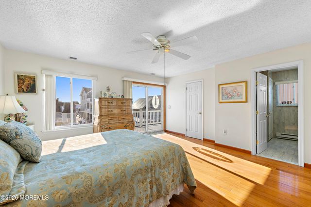 47 Henry Drive, Manahawkin, NJ 08050