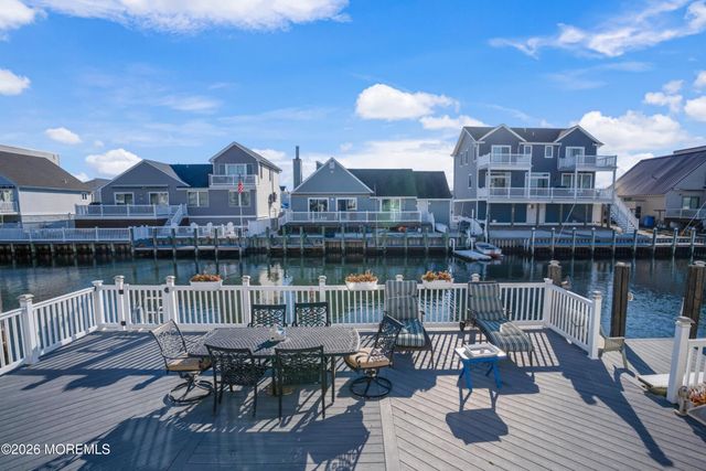 47 Henry Drive, Manahawkin, NJ 08050