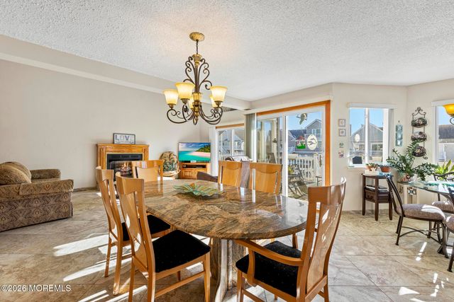 47 Henry Drive, Manahawkin, NJ 08050