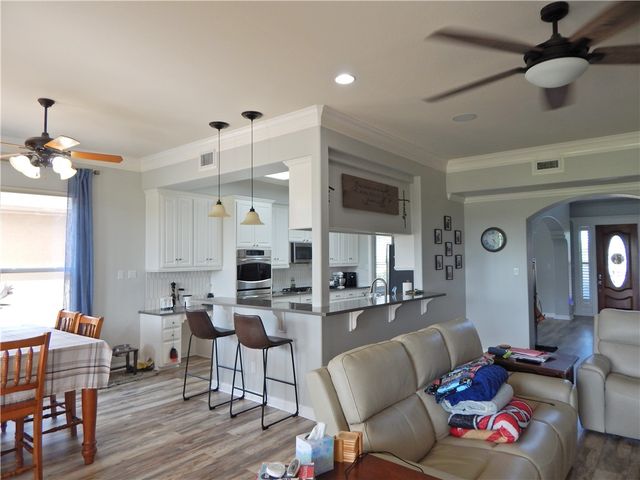 6106 Garden Ct, Corpus Christi, TX 78414