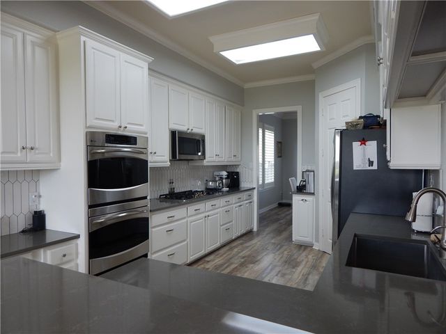 6106 Garden Ct, Corpus Christi, TX 78414