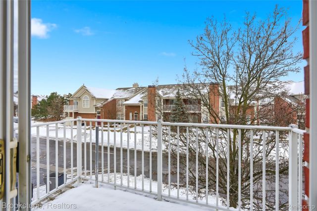 15308 Yale Drive, Clinton Charter Township, MI 48038