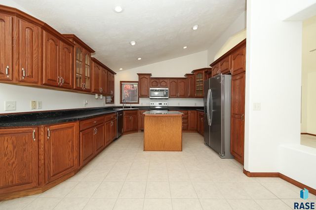 809 S Outlook Dr Drive, Sioux Falls, SD 57106