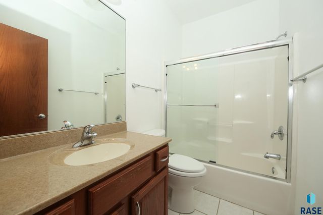 809 S Outlook Dr Drive, Sioux Falls, SD 57106