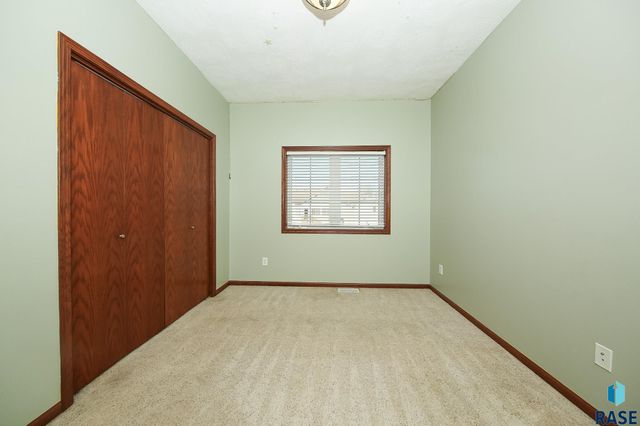 809 S Outlook Dr Drive, Sioux Falls, SD 57106